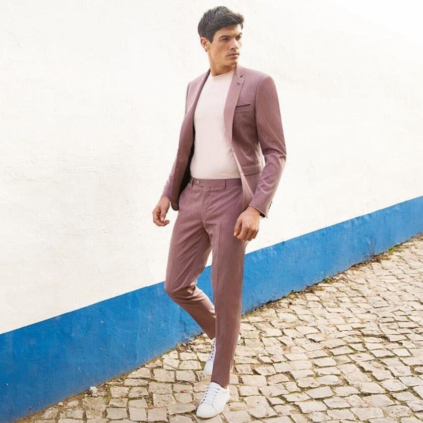 How To Wear A T-shirt With A Suit | Can You Wear A T-shirt With Suit? Leonard Silver How To Wear A T-shirt With A Suit | Can You Wear A T-shirt With Suit? Leonard Silver