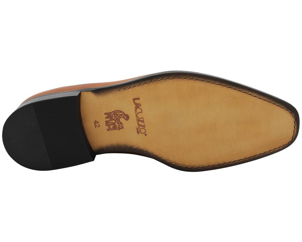 Tan underside of the brown oxford shoe with Lacuzzo stamp and black heel