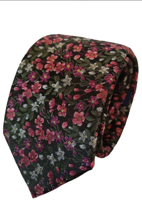 English Hedgerow Tie Pinks and Greens