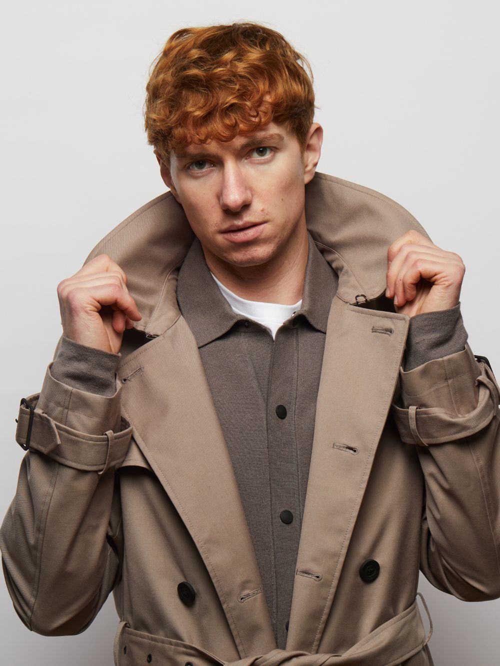Beacon trench coat in Putty on a model with the collar turned up